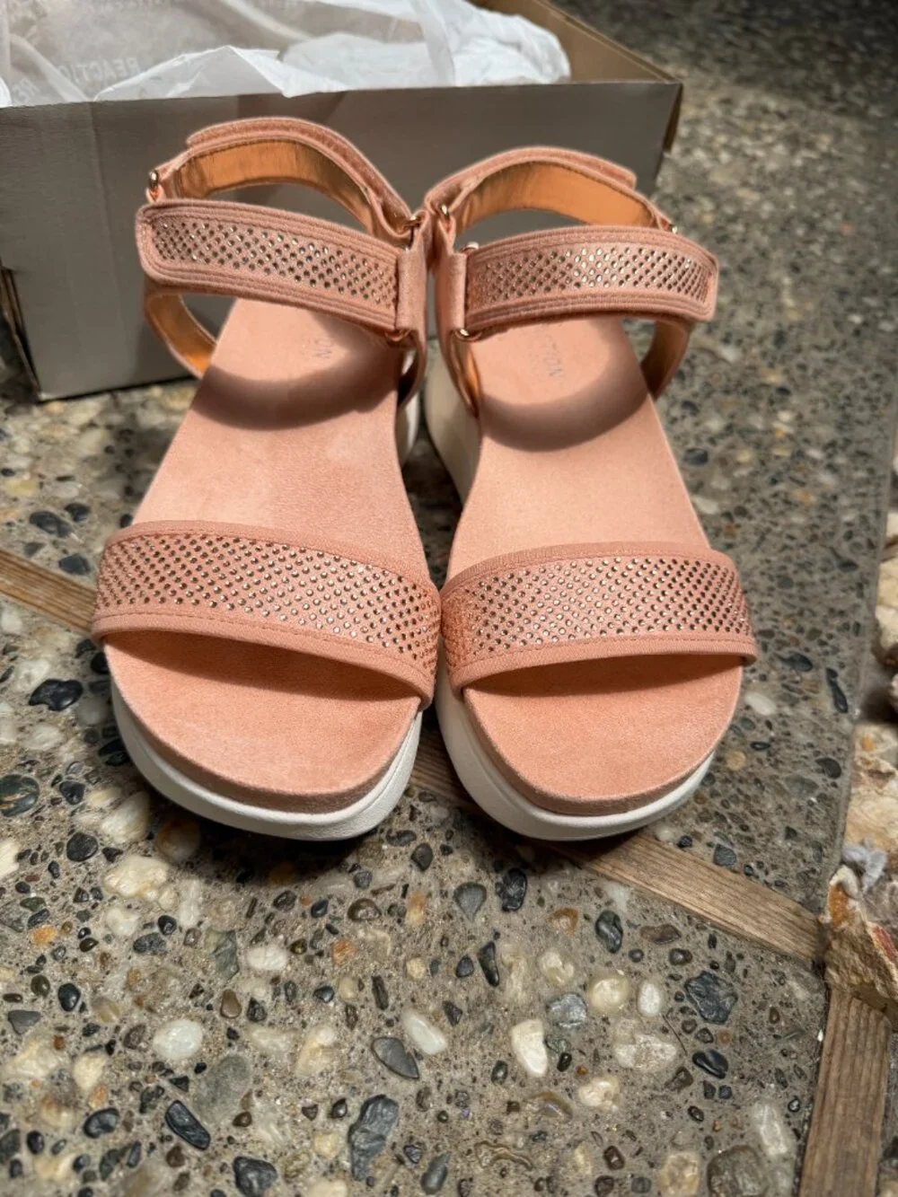 NIB Reaction Kenneth Cole Halsey Ankle Strap Crystal Platform Sandals  - Blush